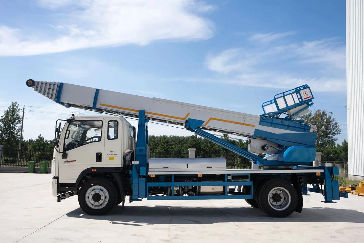 横峰县云梯上料车租赁费用