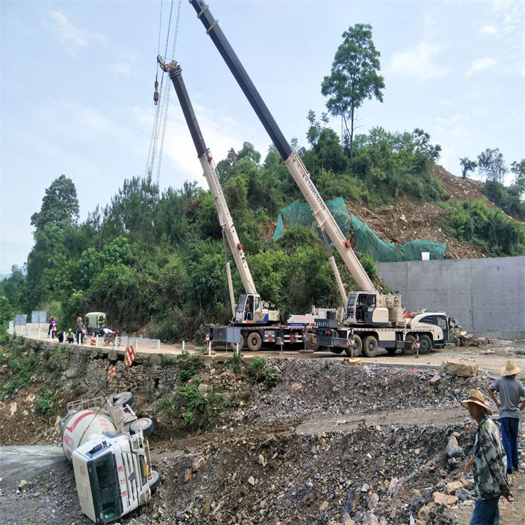 横峰县汽车掉沟里叫吊车救援要多少钱